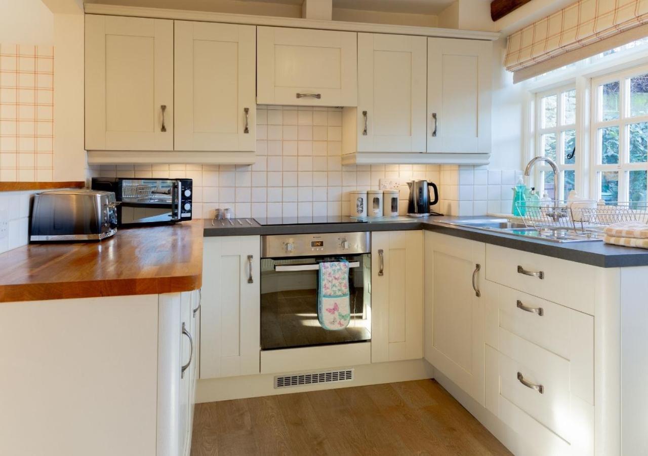 Jasmine Cottage - 2 Bedroom In Heart Of Bourton! Exterior foto