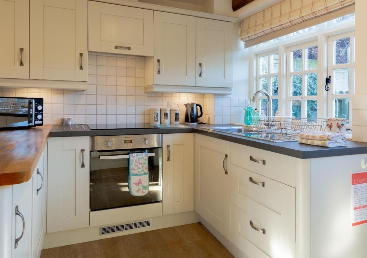Jasmine Cottage - 2 Bedroom In Heart Of Bourton! Exterior foto