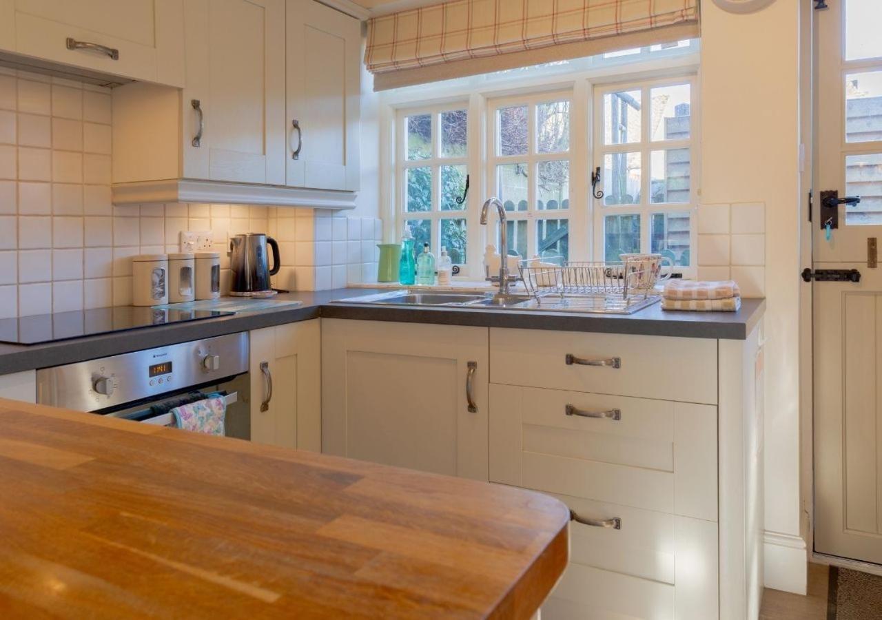 Jasmine Cottage - 2 Bedroom In Heart Of Bourton! Exterior foto